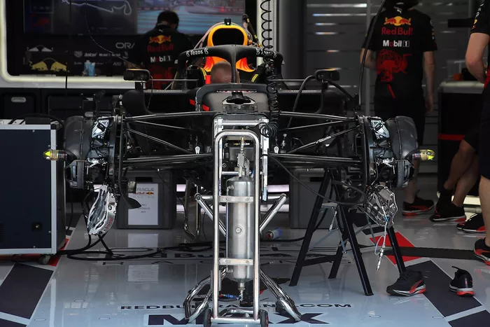 Vista frontal del Red Bull Racing RB18