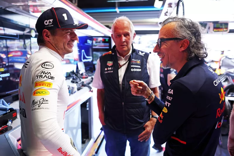 Max Verstappen, Red Bull Racing, Helmut Marko, Red Bull Racing, Laurent Mekies, Team Principal de Red Bull Racing