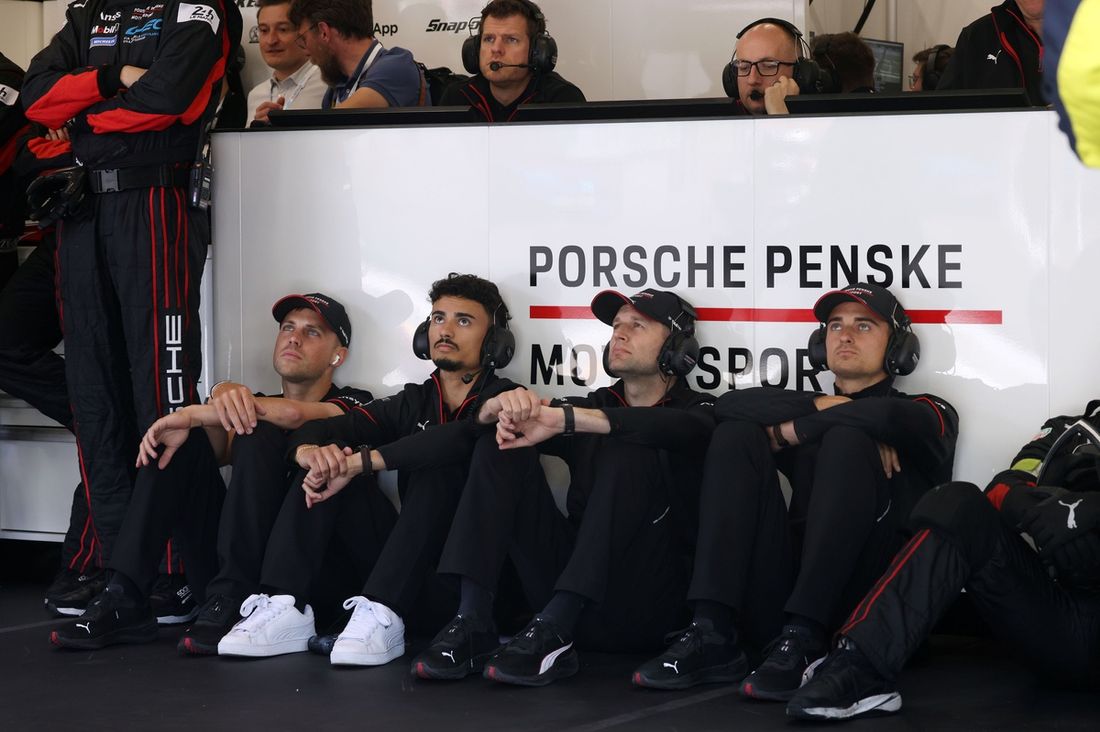 #6 Porsche Penske Motorsport Porsche 963: Laurens Vanthoor, Pascal Wehrlein, #5 Porsche Penske Motorsport Porsche 963: Michael Christensen, Nico Müller