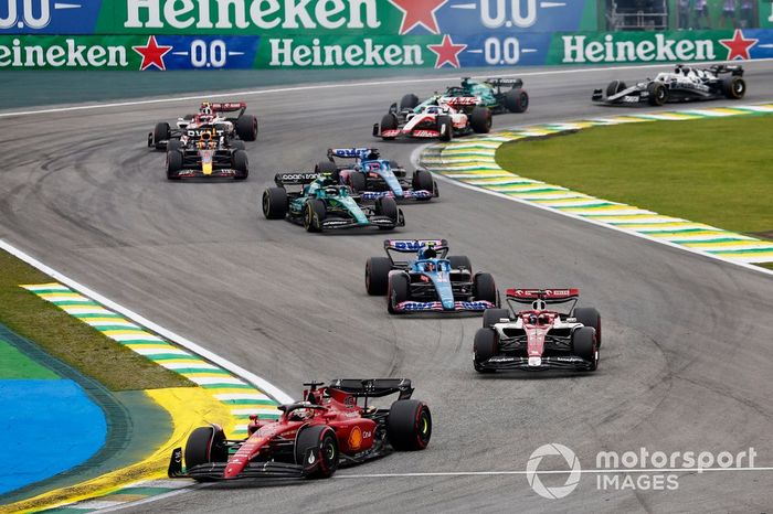 Charles Leclerc, Ferrari F1-75, Valtteri Bottas, Alfa Romeo C42, Esteban Ocon, Alpine A522, Sebastian Vettel, Aston Martin AMR22