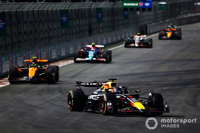 Max Verstappen, Red Bull Racing RB20, Lando Norris, McLaren MCL38, Yuki Tsunoda, RB F1 Team VCARB 01