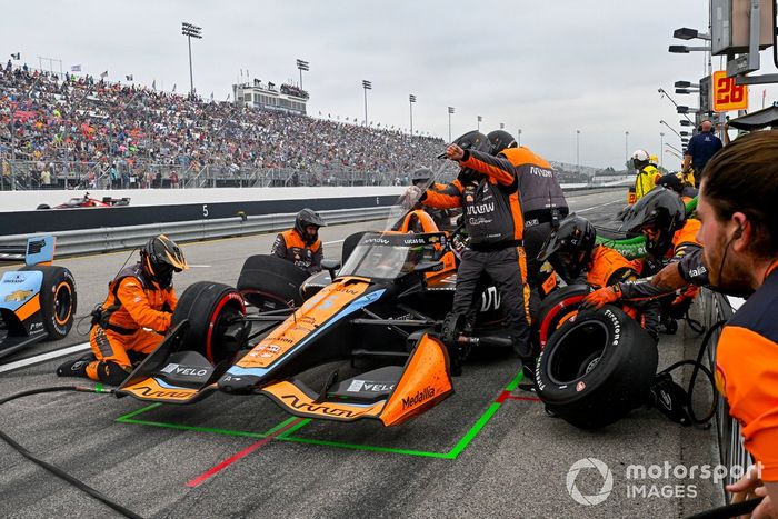 Patricio O'Ward, parada en boxes de Arrow McLaren Chevrolet