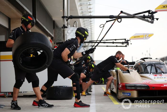 #12 Hertz Team Jota Porsche 963: William Stevens, Callum Ilott, Norman Nato