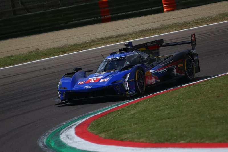 #2 Cadillac Racing Cadillac V-Series.R: Earl Bamber, Alex Lynn