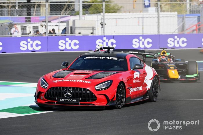 The Safety Car lidera a Dennis Hauger, Prema Racing 