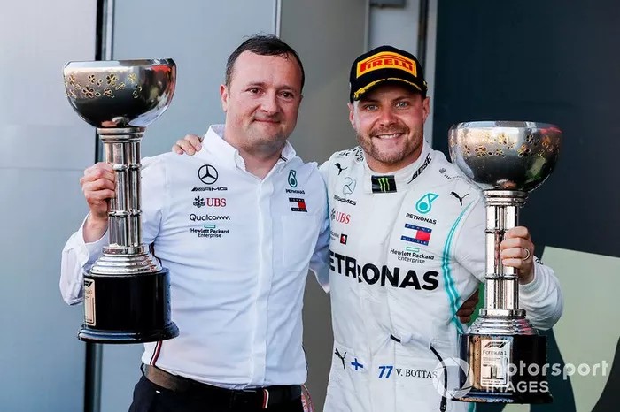 Eric Blandin, jefe de aerodinámica en Mercedes AMG, y Valtteri Bottas, Mercedes AMG F1