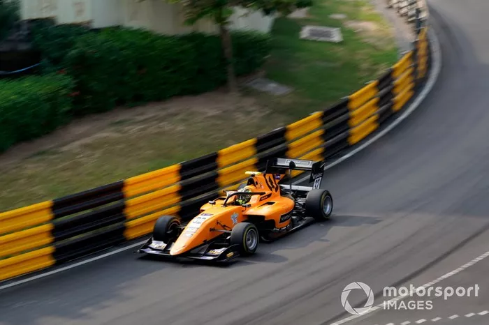 #32 Enaam Ahmed, Campos Racing