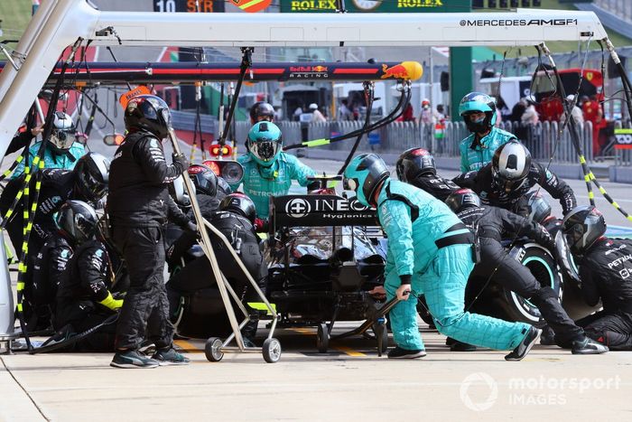 Valtteri Bottas, Mercedes W12 , en boxes
