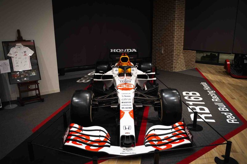 【2点セット】レッドブル・レーシング RB16B & アルファタウリ AT02 F1LIFEの日曜日】レッドブルRB16B＆アルファタウリAT02、買って