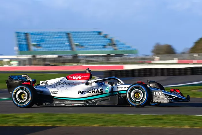 Lewis Hamilton, Mercedes W13

