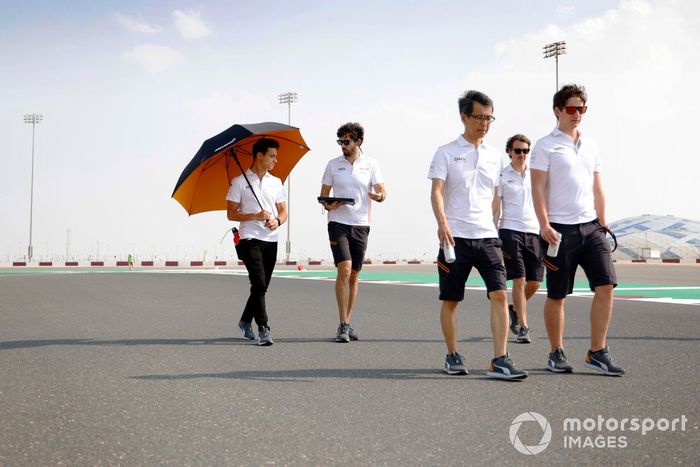 Lando Norris, McLaren, recorre la pista de Losail