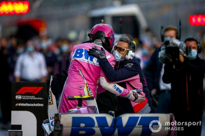 Ganador de la pole Lance Stroll, Racing Point celebra