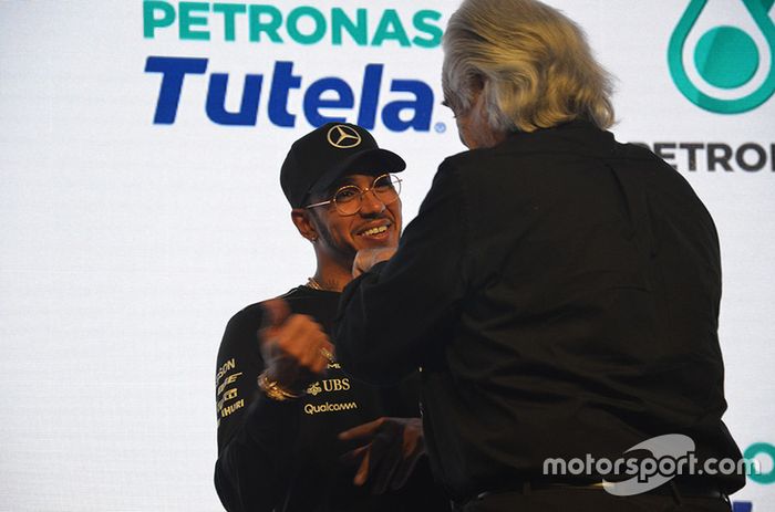 Lewis Hamilton y maestro Joao Carlos Martins