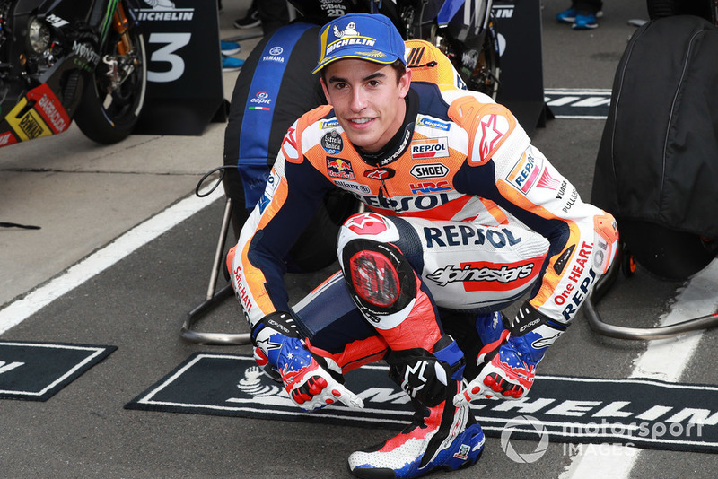 Polesitter Marc Marquez, Repsol Honda Team met Mick Doohan laarzen en handschoenen