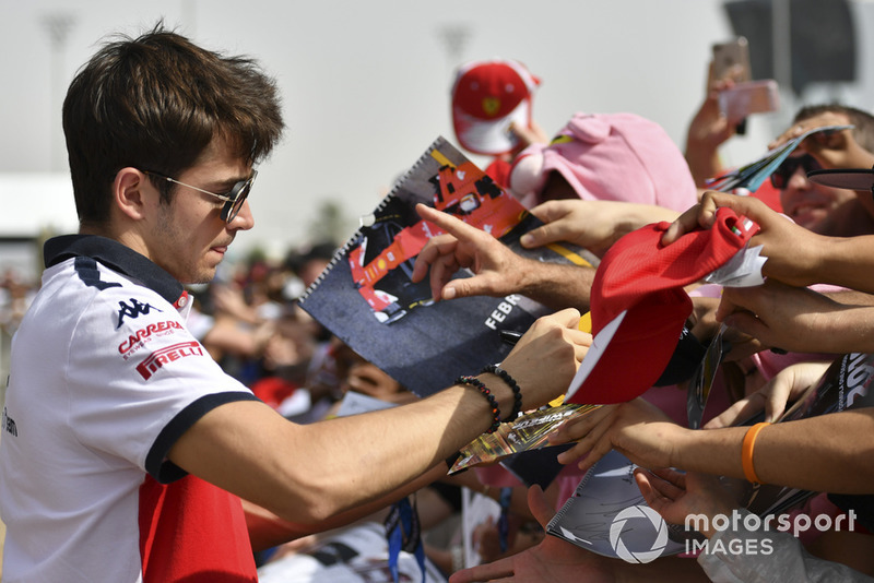Charles Leclerc, Sauber signs autographs for the fans
