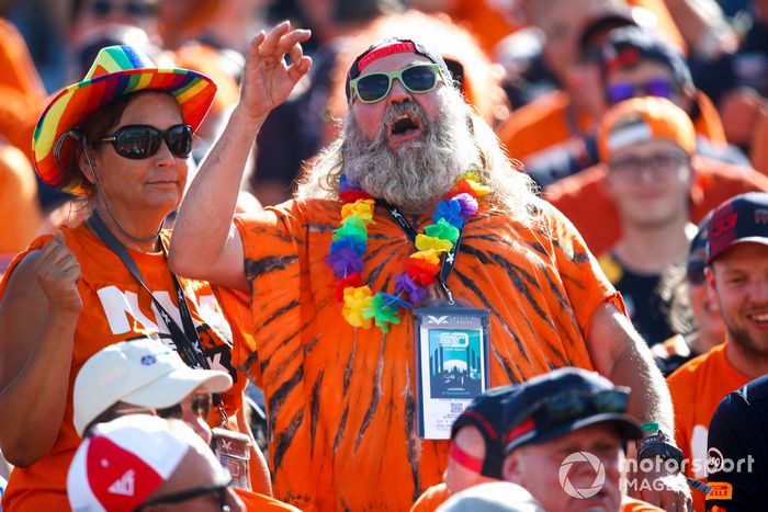 Fans de Max Verstappen en una grada
