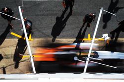 Sergio Perez, Sahara Force India F1 VJM09 en los pits