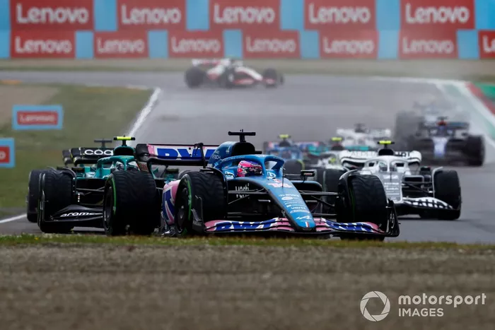Fernando Alonso, Alpine A522, Sebastian Vettel, Aston Martin AMR22, Yuki Tsunoda, AlphaTauri AT03