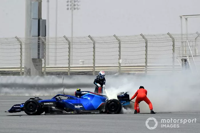 Nicholas Latifi, Williams FW44, para después del fuego en su monoplaza