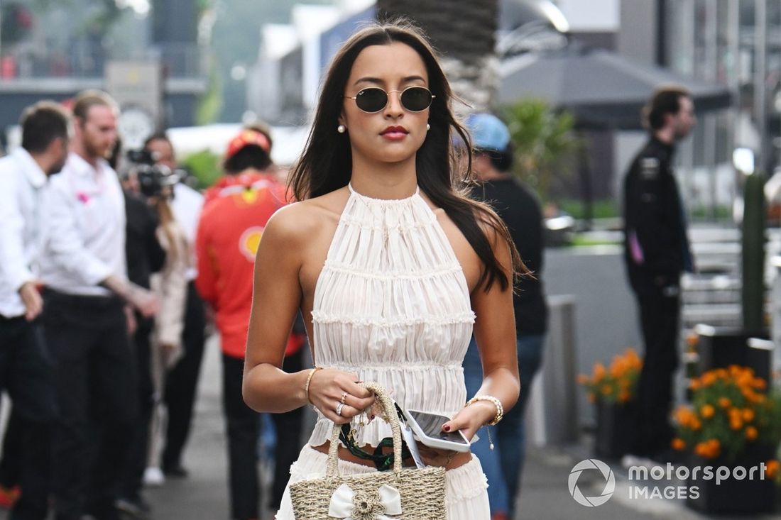 Alexandra Saint Mleux, partnerka Charlesa Leclerca, Scuderia Ferrari