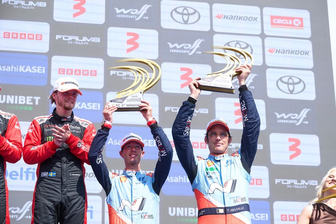 Podium: Thierry Neuville, Martijn Wydaeghe, Hyundai World Rally Team Hyundai i20 N Rally1