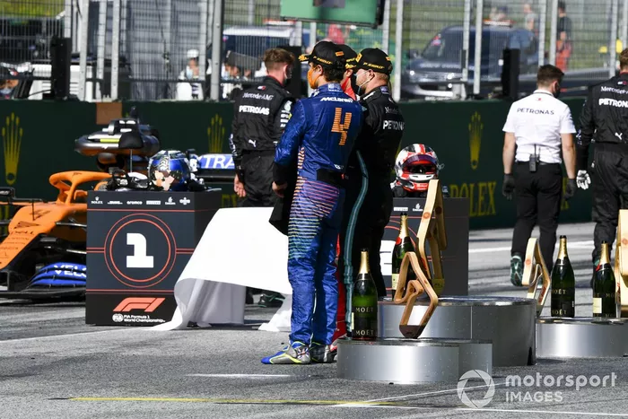 Podio: ganador de la carrera Valtteri Bottas, Mercedes-AMG Petronas F1, el segundo lugar Charles Leclerc, Ferrari, el tercer lugar Lando Norris, McLaren celebran