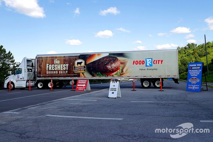 Señalización de indicaciones para la zona de control debido a la actual pandemia del Coronavirus (COVID-19)