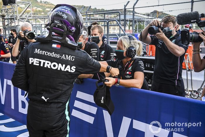 Ganador de la pole position Lewis Hamilton, Mercedes-AMG F1