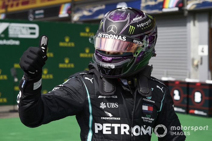 Ganador de la pole Lewis Hamilton, Mercedes-AMG Petronas F1