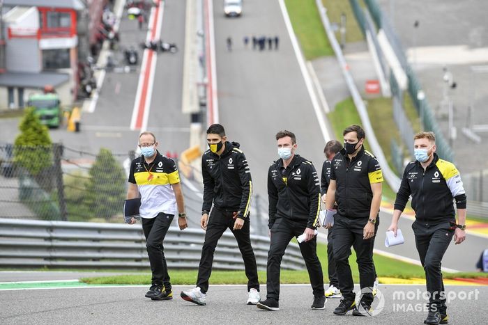 Esteban Ocon, Renault F1, recorre la pista de Spa