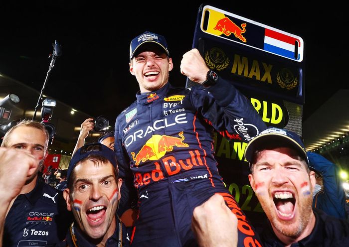 El campeón del mundo Max Verstappen, Red Bull Racing celebra su bicampeonato con el equipo
