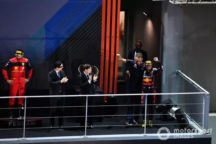 Podio: ganador Sergio Pérez, Red Bull Racing