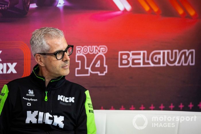 Alessandro Alunni Bravi, representante del equipo Stake F1 Team Kick Sauber, en la rueda de prensa de los directores de equipo