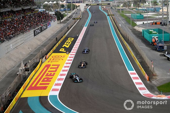 George Russell, Mercedes W13, Lando Norris, McLaren MCL36, Esteban Ocon, Alpine A522