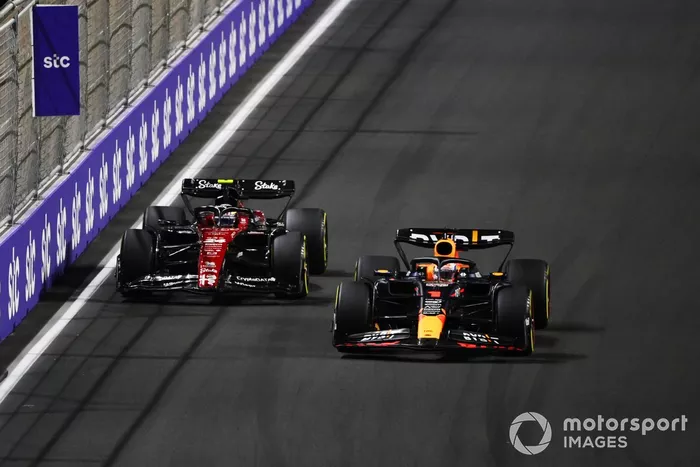 Max Verstappen, Red Bull Racing RB19, Zhou Guanyu, Alfa Romeo C43