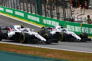Sergey Sirotkin, Williams FW41, en lutte avec Lance Stroll, Williams FW41