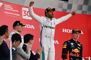 Lewis Hamilton, Mercedes-AMG F1 W09 célèbre sa victoire sur le podium