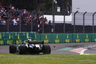 Valtteri Bottas, Mercedes AMG F1 W09 EQ Power+, recupera dopo un'escursione fuori pista