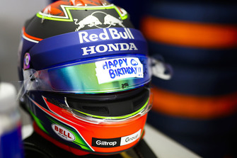 A birthday message on the visor of Brendon Hartley, Toro Rosso