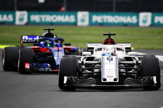 Marcus Ericsson, Sauber C37 ve Brendon Hartley, Scuderia Toro Rosso STR13