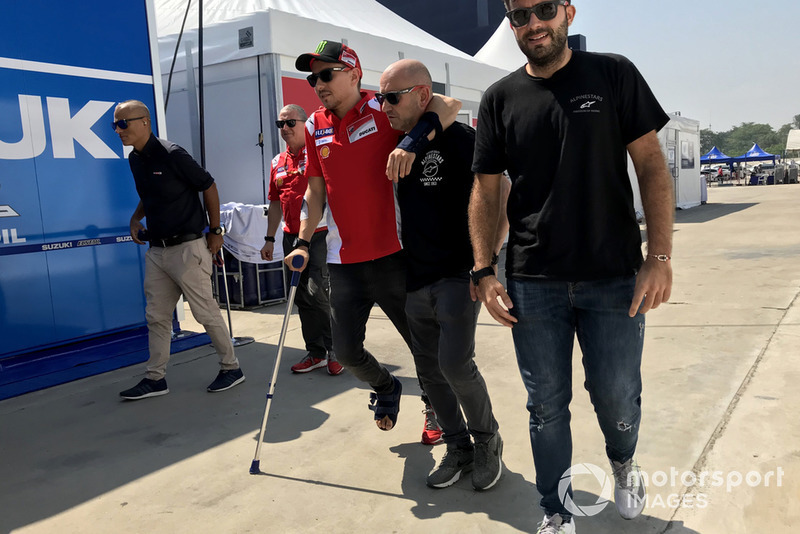 Jorge Lorenzo, Ducati Team lesionado tras la caída