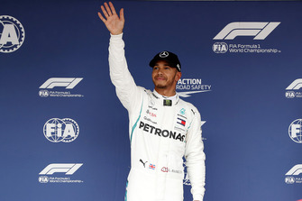 Pole sitter Lewis Hamilton, Mercedes AMG F1