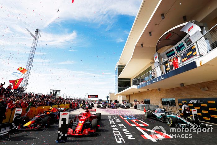 Podio: segundo lugar Max Verstappen, Red Bull Racing, ganador de la carrera Kimi Raikkonen, Ferrari y tercer lugar Lewis Hamilton, Mercedes AMG F1