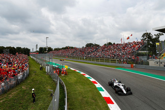 Sergey Sirotkin, Williams FW41, Fernando Alonso, McLaren MCL33
