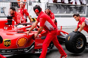 Sebastian Vettel, Ferrari SF71H, pits