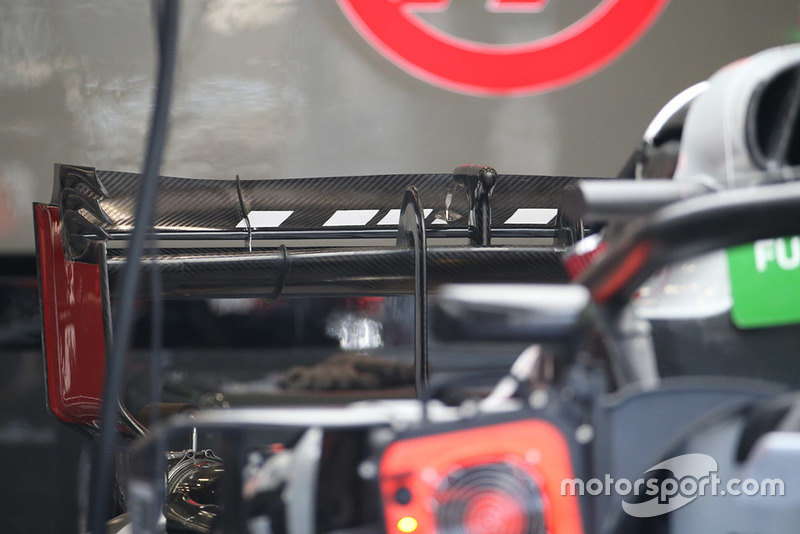 Haas F1 Team VF-18, заднє антикрило