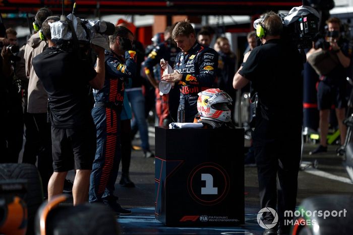 Max Verstappen, Red Bull Racing, 1ª posición, es entrevistado tras el Sprint