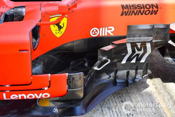 Ferrari SF90 front floor 