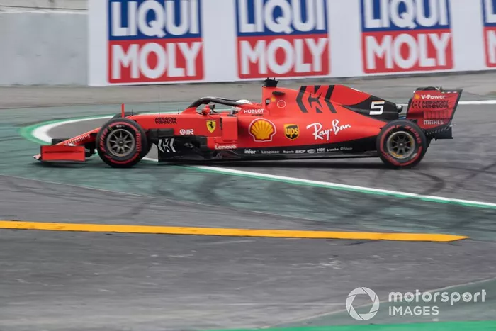 Sebastian Vettel, Ferrari SF90, has a spin