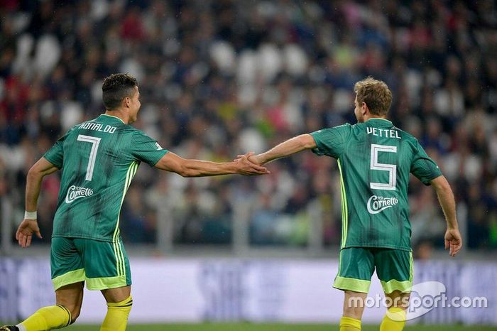 La partita del cuore 2019, con Vettel, Leclerc y Giovinazzi junto a Francesco Totti, Cristiano Ronaldo, Pavel Nedved y Andrea Pirlo, entre otros